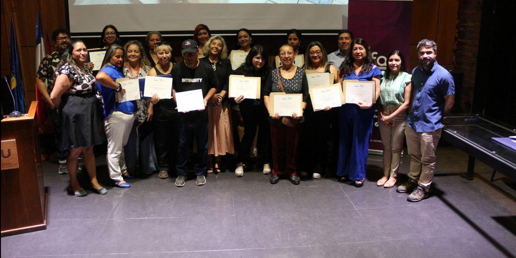 Mujeres jefas de hogar de la Cooperativa Ñuke Mapu certificadas en planimetría por la U. de Chile